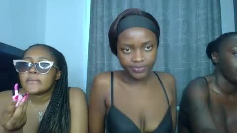 Snapshot of godess_lunah chatting on June 11, 5:27 am godess_lunah online show from June 11, 5:27 am