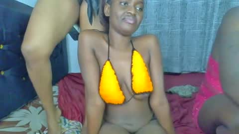 Snapshot of godess_lunah chatting on June 19, 9:29 pm godess_lunah online show from June 19, 9:29 pm