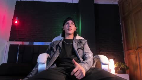 Snapshot of godly_huan chatting on December 8, 5:07 am HUAN online show from December 8, 5:07 am
