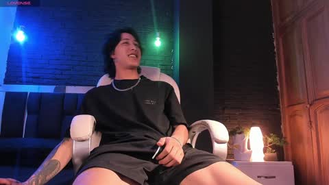 Snapshot of godly_huan chatting on December 17, 5:40 am HUAN online show from December 17, 5:40 am
