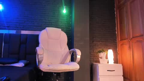 Snapshot of godly_huan chatting on January 3, 4:44 am HUAN online show from January 3, 4:44 am