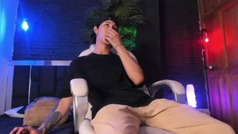 Snapshot of godly_huan chatting on January 18, 1:08 pm HUAN online show from January 18, 1:08 pm