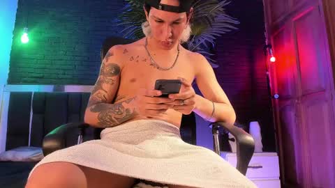 Snapshot of godly_huan chatting on February 24, 5:42 pm HUAN online show from February 24, 5:42 pm