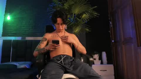 Snapshot of godly_huan chatting on February 26, 6:15 am HUAN online show from February 26, 6:15 am