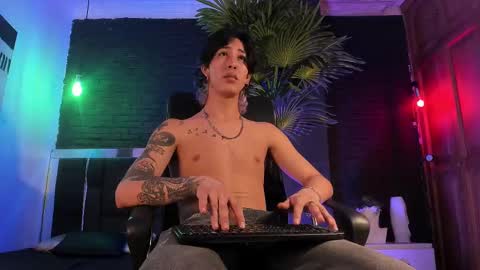 Snapshot of godly_huan chatting on March 3, 2:15 am HUAN online show from March 3, 2:15 am
