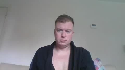 Snapshot of gogo12104 chatting on October 25, 9:39 am jme online show from October 25, 9:39 am