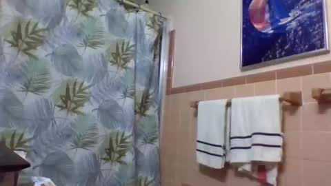 Snapshot of gojo885 chatting on April 4, 12:53 am gojo885 online show from April 4, 12:53 am