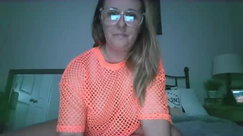 Snapshot of golden_buns chatting on September 14, 5:06 am golden_buns online show from September 14, 5:06 am