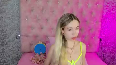 Snapshot of golden_girl__ chatting on June 29, 1:45 am golden girl online show from June 29, 1:45 am