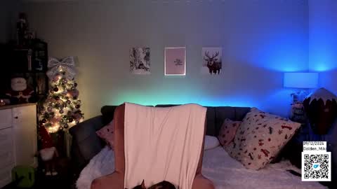 Snapshot of golden_miki chatting on December 9, 3:18 am Shy in the streets but a freak in the sheets online show from December 9, 3:18 am