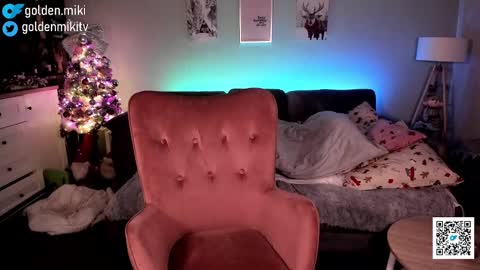 Snapshot of golden_miki chatting on December 28, 7:33 am Shy in the streets but a freak in the sheets online show from December 28, 7:33 am