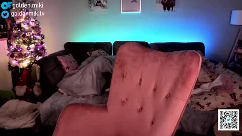 Snapshot of golden_miki chatting on December 29, 4:16 am Shy in the streets but a freak in the sheets online show from December 29, 4:16 am