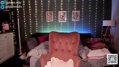 Snapshot of golden_miki chatting on February 13, 8:38 am Shy in the streets but a freak in the sheets online show from February 13, 8:38 am