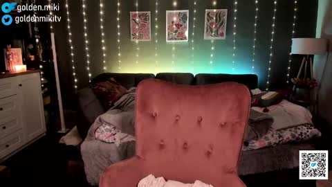 Snapshot of golden_miki chatting on February 17, 4:09 am Shy in the streets but a freak in the sheets online show from February 17, 4:09 am