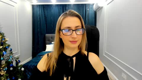 Olivia online show from December 17, 3:39 am