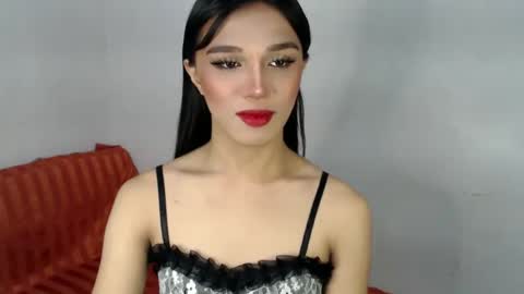 Snapshot of goldenlily69 chatting on February 6, 11:04 pm Lily is Gold online show from February 6, 11:04 pm