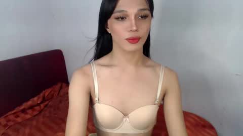 Snapshot of goldenlily69 chatting on February 16, 3:04 am Lily is Gold online show from February 16, 3:04 am