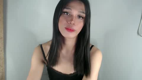 Snapshot of goldenlily69 chatting on February 28, 7:37 am Lily is Gold online show from February 28, 7:37 am