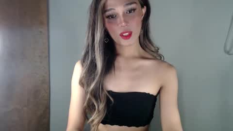Snapshot of goldenlily69 chatting on March 2, 1:04 am Lily is Gold online show from March 2, 1:04 am