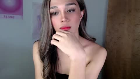 Snapshot of goldenlily69 chatting on March 9, 2:39 am Lily is Gold online show from March 9, 2:39 am