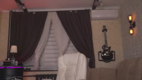 Snapshot of goldenmoore chatting on January 19, 2:37 am Anna online show from January 19, 2:37 am