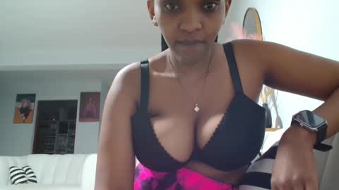 Snapshot of goldenmusexo chatting on April 13, 12:05 am goldenmusexo online show from April 13, 12:05 am