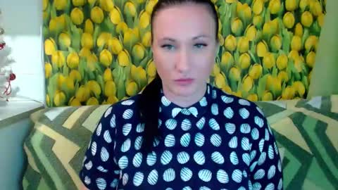 Snapshot of goldmoonn chatting on December 8, 9:52 pm goldmoonn online show from December 8, 9:52 pm