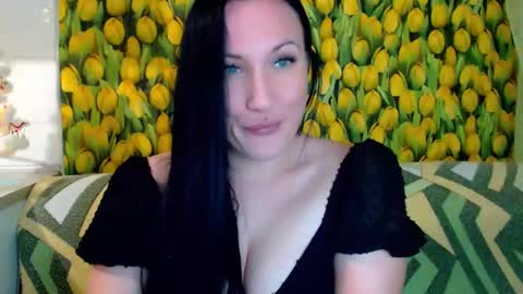 Snapshot of goldmoonn chatting on December 9, 11:13 pm goldmoonn online show from December 9, 11:13 pm