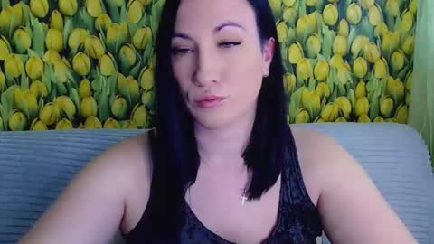 Snapshot of goldmoonn chatting on April 4, 12:57 pm goldmoonn online show from April 4, 12:57 pm