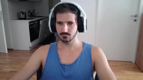 Snapshot of goldnic_10 chatting on September 15, 12:38 pm goldnic_10 online show from September 15, 12:38 pm