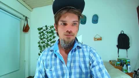 Snapshot of goldy_loyal99 chatting on February 10, 7:12 am Goldy Loyal93 online show from February 10, 7:12 am