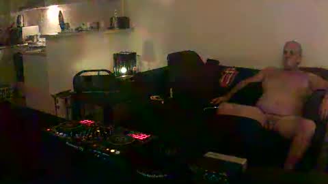 goldyguy011 online show from May 17, 3:19 pm