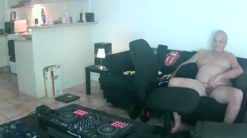 goldyguy011 online show from May 19, 12:38 am