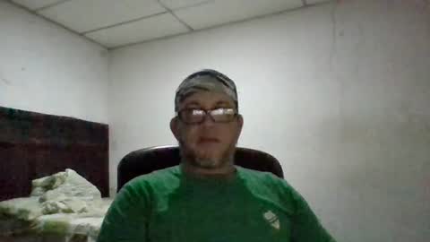 Snapshot of golons17 chatting on July 28, 4:52 am golons17 online show from July 28, 4:52 am