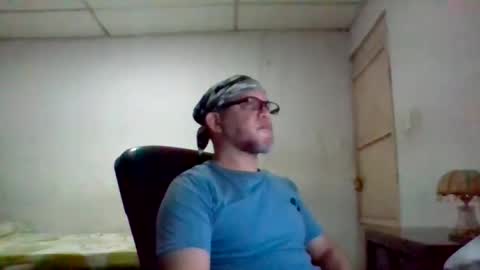 Snapshot of golons17 chatting on July 31, 7:52 am golons17 online show from July 31, 7:52 am