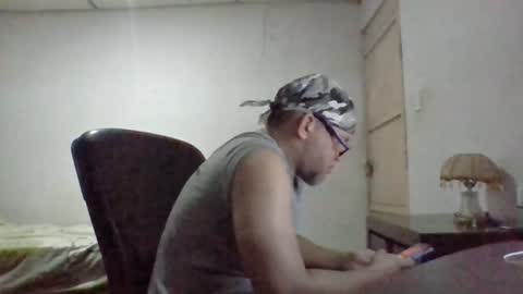 Snapshot of golons17 chatting on August 1, 2:11 am golons17 online show from August 1, 2:11 am