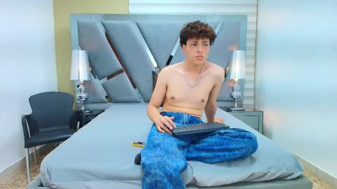 Snapshot of gomezz_07 chatting on March 19, 7:40 pm Gomez online show from March 19, 7:40 pm