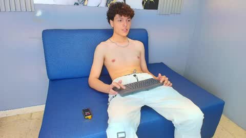 Snapshot of gomezz_07 chatting on March 30, 7:37 pm Gomez online show from March 30, 7:37 pm