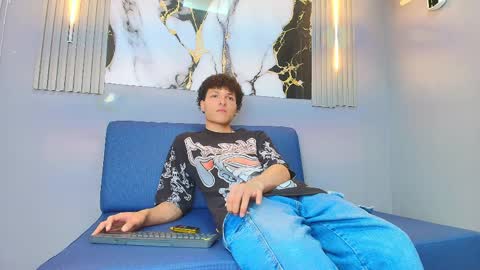 Snapshot of gomezz_07 chatting on April 2, 7:33 pm Gomez online show from April 2, 7:33 pm