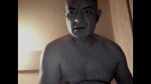 Snapshot of gonzalobilbaogon chatting on December 8, 3:32 am gonzalo online show from December 8, 3:32 am