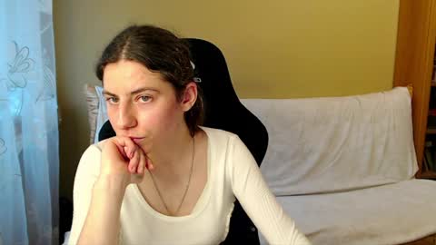Elizabeth Effie online show from June 8, 4:18 pm