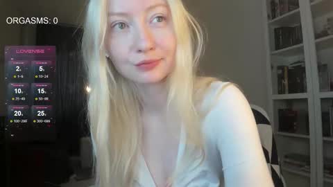 Snapshot of goodg_oddamn chatting on September 24, 4:16 am SOPHIE online show from September 24, 4:16 am