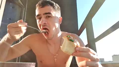 Snapshot of goodgg229975 chatting on September 23, 1:47 pm goodgg229975 online show from September 23, 1:47 pm