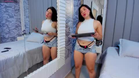 Snapshot of goodgirl22_ chatting on February 27, 3:06 am Emmy online show from February 27, 3:06 am