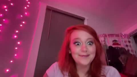 Snapshot of goodgirlgonebrat chatting on June 29, 4:41 am Minxie Monroe online show from June 29, 4:41 am