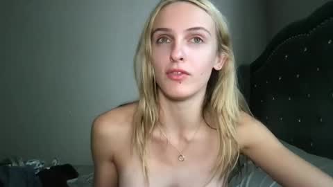 Snapshot of goodgirlliv chatting on September 15, 10:32 pm goodgirlliv online show from September 15, 10:32 pm