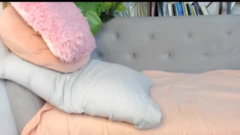 Dominique online show from October 9, 2:53 am