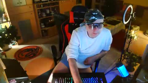 google5001 online show from February 28, 8:21 pm