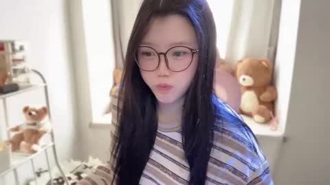 Snapshot of gorgeous_girl33 chatting on January 7, 1:19 am gorgeous girl33 online show from January 7, 1:19 am