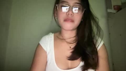 Lyn online show from April 1, 3:09 pm